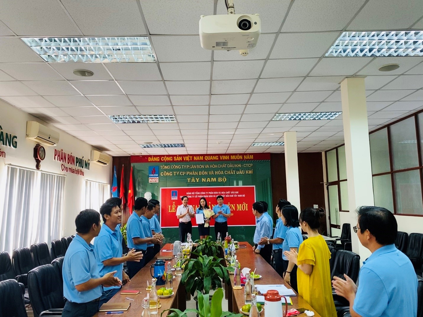 PSW TỔ CHỨC LỄ KẾT NẠP ĐẢNG VIÊN MỚI