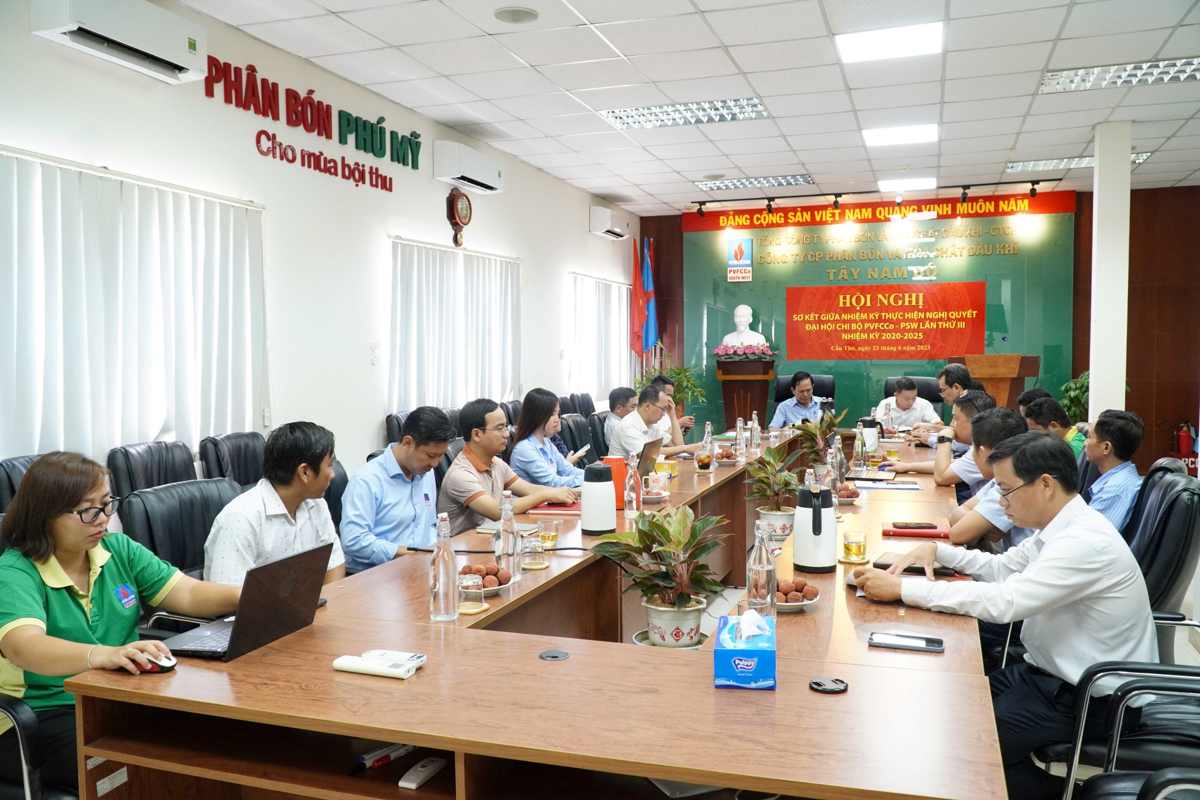Chi bộ PVFCCo-PSW tổ chức Hội nghị Sơ kết giữa nhiệm kỳ 2020-2025, sơ kết 6 tháng đầu năm và triển khai nhiệm vụ 6 tháng cuối năm 2023.