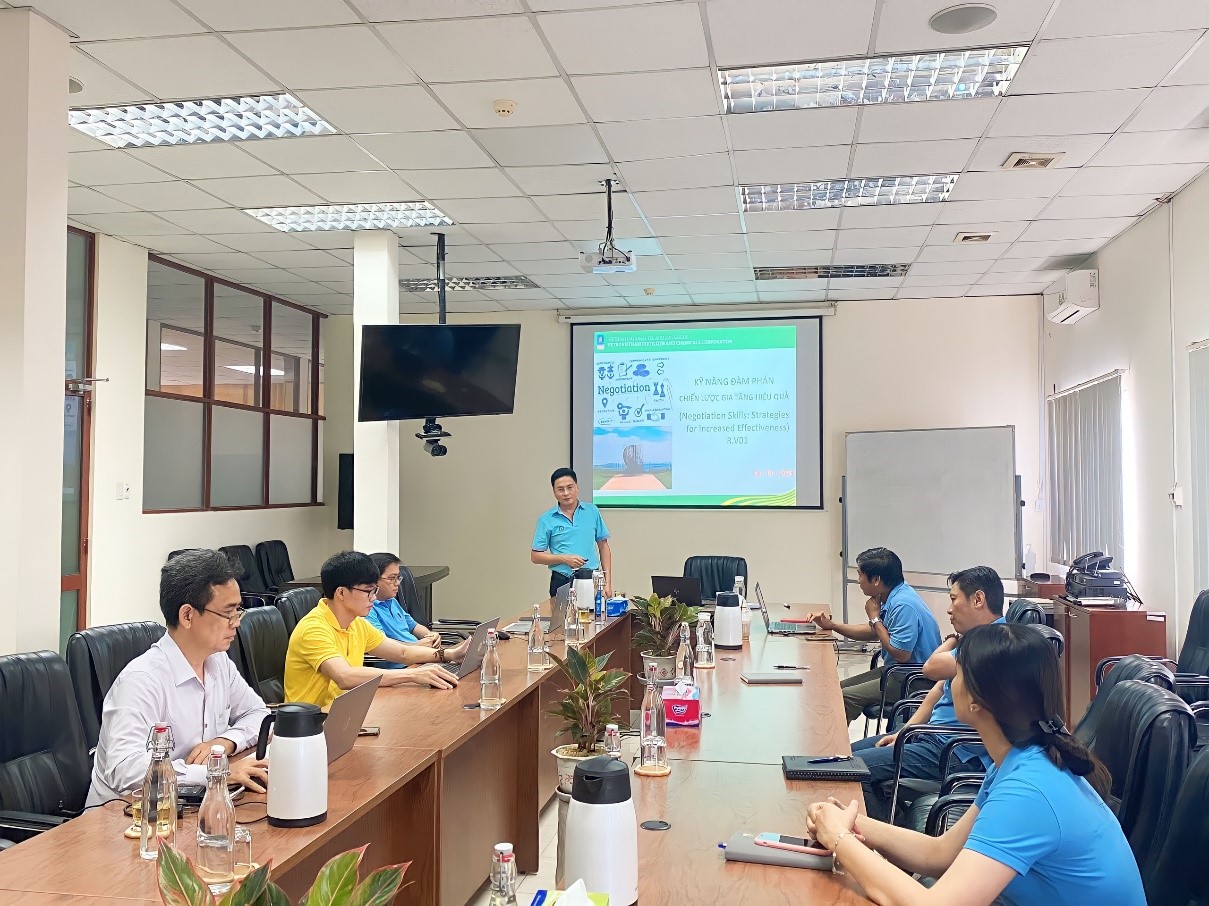 PSW đào tạo nội bộ với chuyên đề “Kỹ năng đàm phán: Các chiến lược gia tăng hiệu quả - Negotiation Skills: Strategies for Increased Effectiveness”.