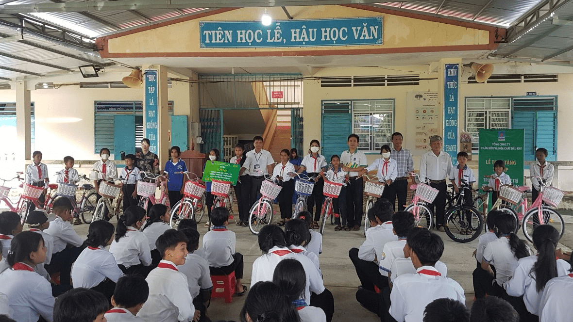 PVFCCo trao tặng xe đạp cho học sinh nghèo tỉnh An Giang