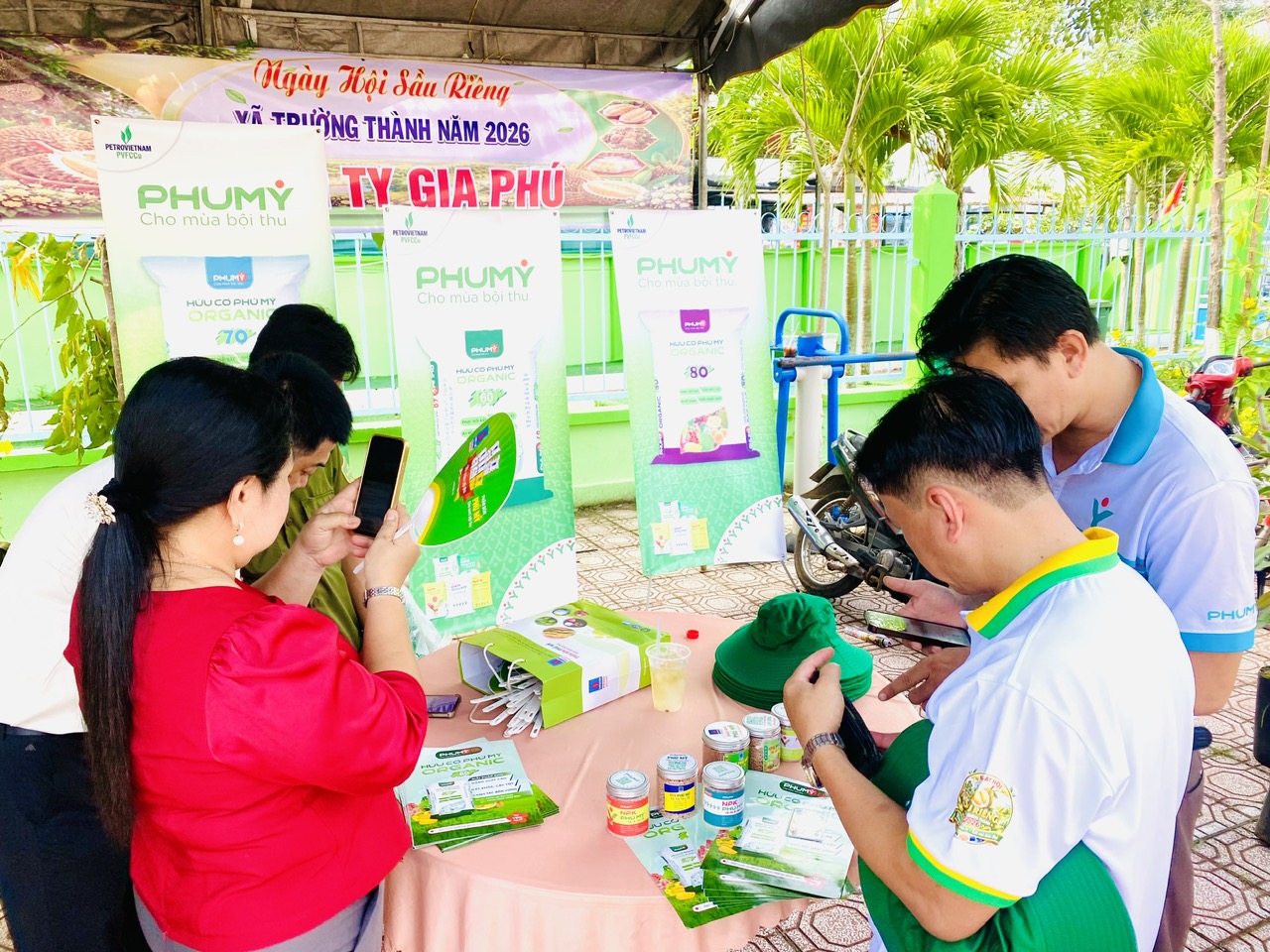 PVFCCo-PSW tham gia Ngày hội sầu riêng